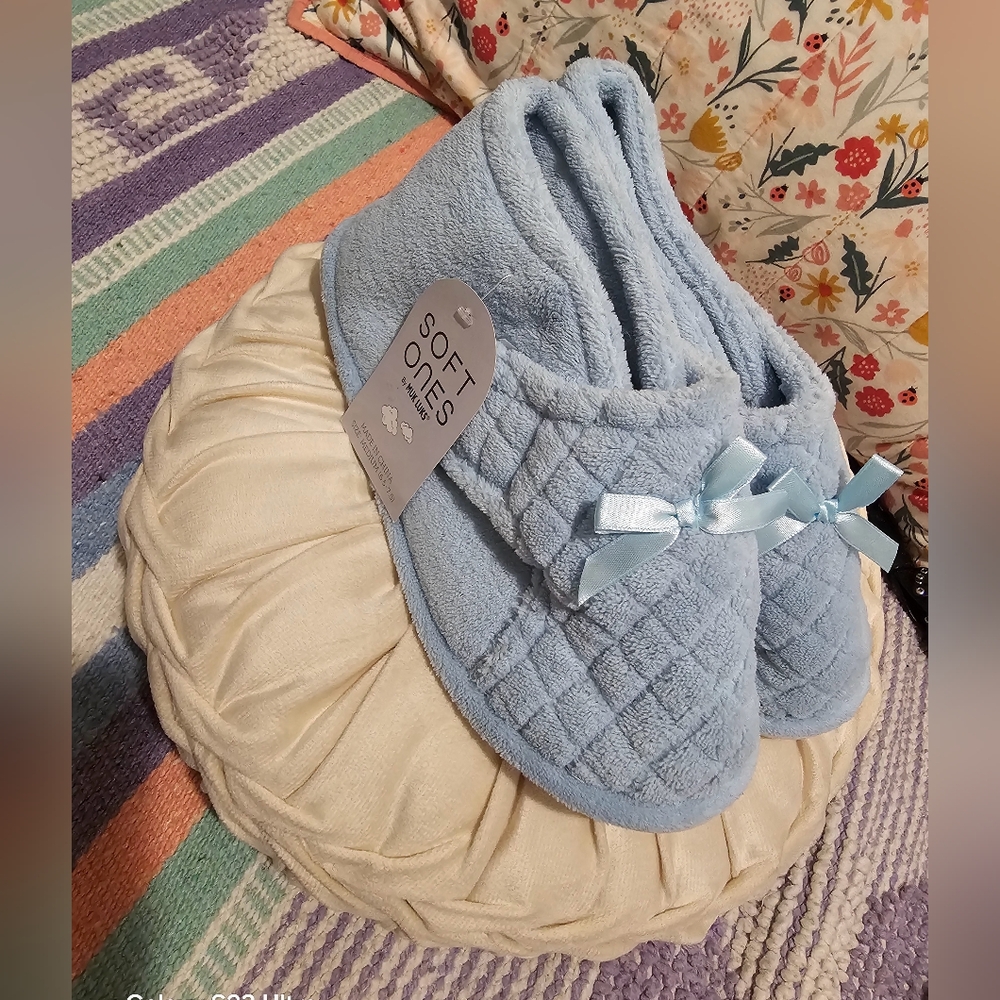 Muk Luk Adaptive Slippers - Picture 2 of 7